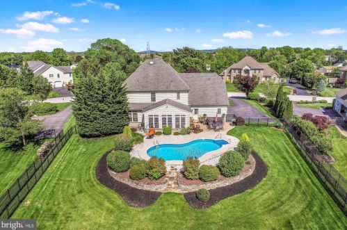 958 Wetherburn Dr, York, PA 17404-1153