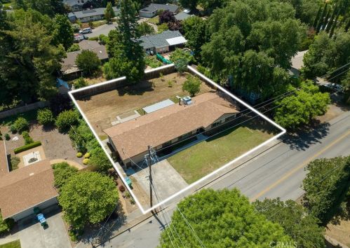 433 12th Ave, Chico, CA 95926-2132