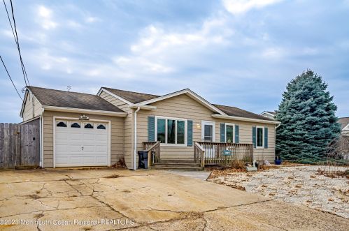 1003 Sarasota Dr, Lacey, NJ 08731-5326
