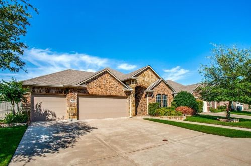 7028 San Antonio Dr, Fort Worth, TX 76131-2846