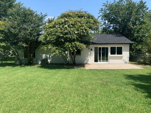 1222 Cove Dr, Garland TX  75040-8157 exterior