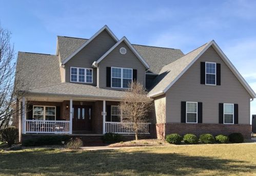 1000 Greenbrier Ln, Beverly Manor, IL 61571-2490