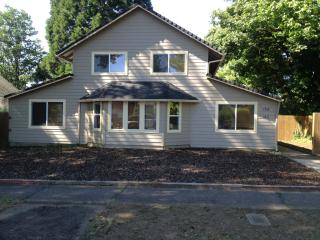 138 B St, Springfield, OR 97477-4519