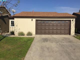 232 Prospect Ave, Visalia, CA 93291-3073