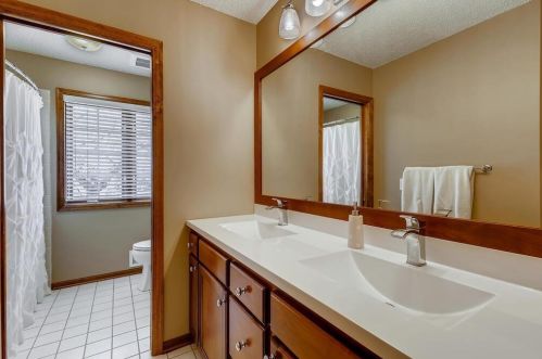 3826 Bridgewater Dr, Saint Paul MN  55123-2528 exterior