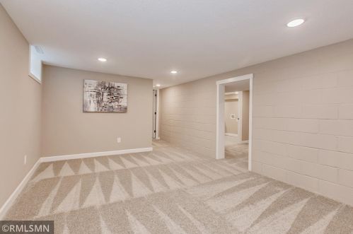 4893 121st St, Saint Paul MN  55110-5902 exterior