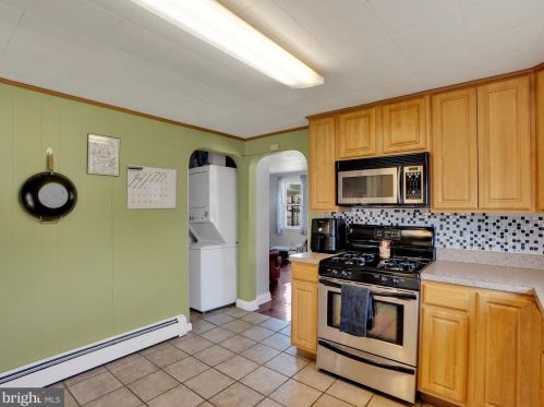 112 Fame Ave, Hanover PA 17331-1585 exterior