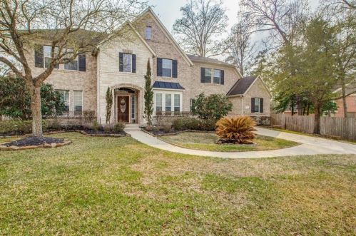 2107 Summit Mist Dr, Conroe, TX 77304-1786