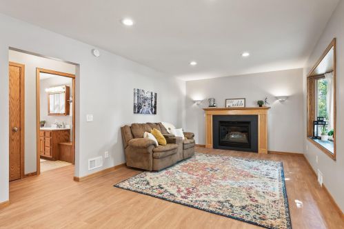 305 7th Ave, Prior Lake, MN 55379-2307