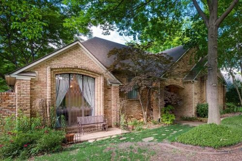 10923 Carissa Dr, Dallas, TX 75218-1221