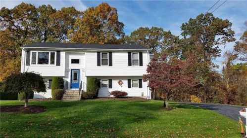 57 Oak Hill Dr, Providence, RI 02919-2558
