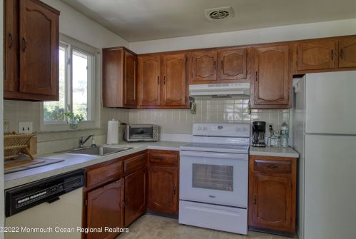 15 Quaker Ln, Lakehurst, NJ 08759-1749
