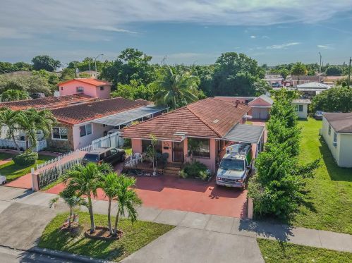 274 17th St, Hialeah, FL 33010-3138