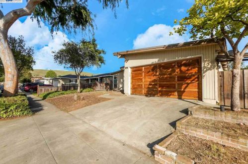 345 Dutchess Ln, Hayward, CA 94544-7501