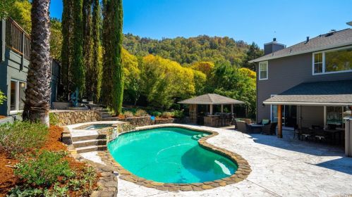 32 Oxford Dr, San Rafael, CA 94903-2845
