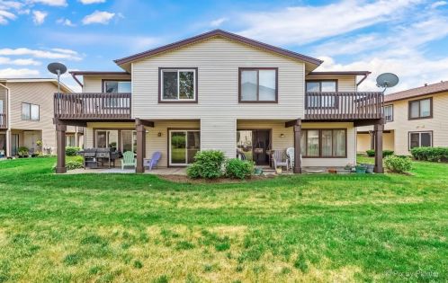 7538 Bristol Ln, Hanover Park, IL 60133-7215