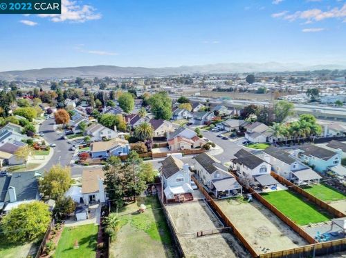768 Bellflower St, Livermore, CA 94551-1354