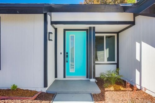 1461 Darwin Dr, Oceanside CA  92056-3042 exterior