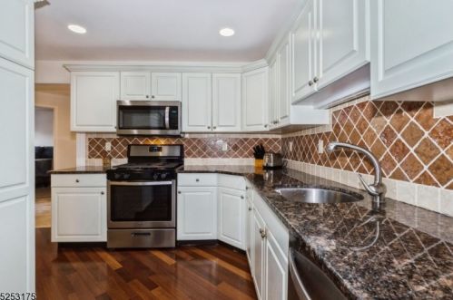 25 Gate House Ct, Morristown, NJ 07960-6976