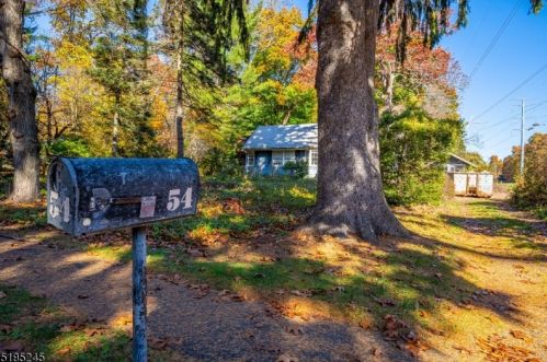 54 Floral St, Chatham Township, NJ 07928-1646