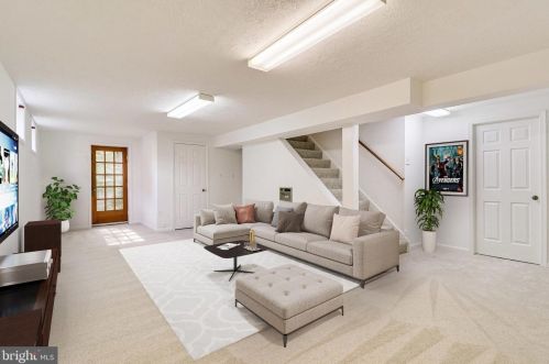 5901 Oakland Park Dr, Springfield VA  22015-2442 exterior