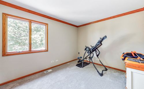 8143 Oak Ln, Niles IL  60714-2720 exterior