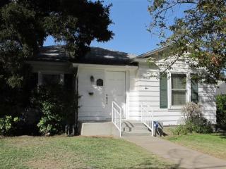 215 Clinton Ave, Fresno, CA 93704-5317