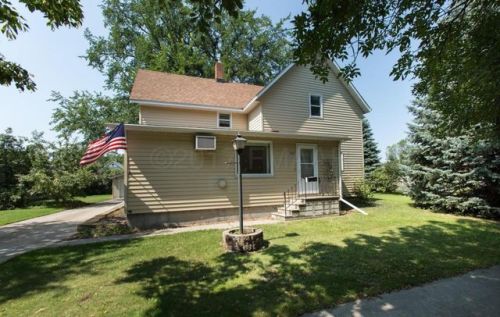 352 Langer Ave, Casselton, ND 58012-3613
