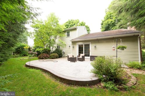 102 Suncrest Rd, Lancaster PA  17601-4834 exterior