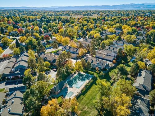 7166 Bentley Cir, Englewood CO 80112-1186 exterior