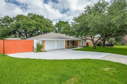 6308 Winifred Dr, Fort Worth, TX 76133-3425
