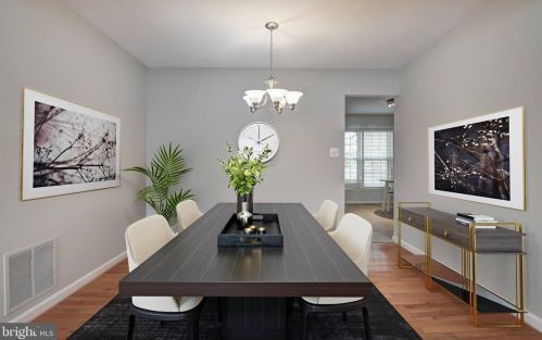 5601 Castlebury Ct, Springfield VA  22015-1883 exterior