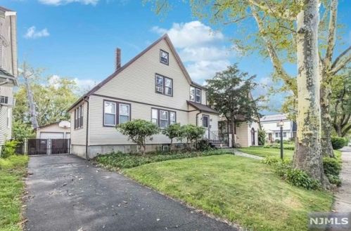 306 Roosevelt Ave, Hasbrouck Heights, NJ 07604-1614
