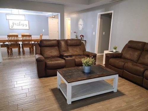 1008 Under Ct, Buford, GA 30518-7669