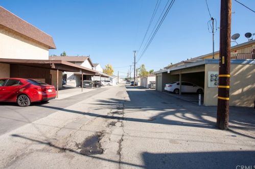 1033 Springfield St, Upland CA 91786-2625 exterior