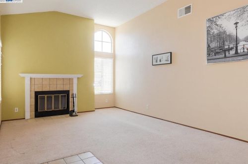 2093 Continental Ave, Hayward, CA 94545-1947