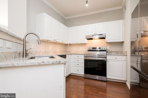 8124 Harper Valley Ln, Falls Church, VA 22042-1264