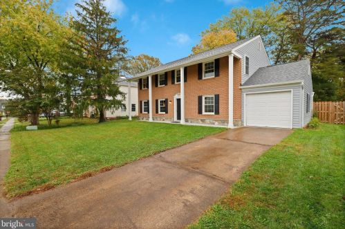 755 Barbaralynn Pl, Herndon, VA 20170-3604