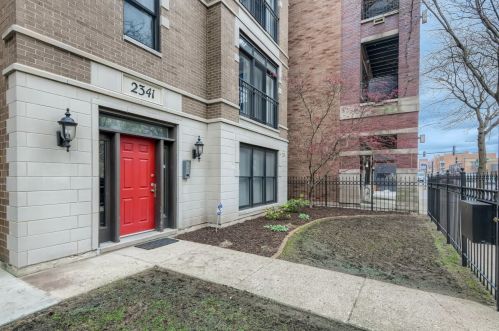 2341 Montrose Ave, Chicago, IL 60618-1658