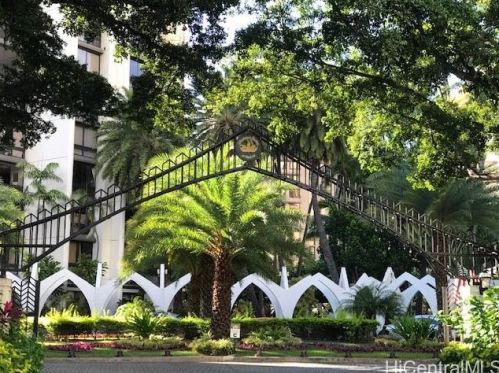 300 Wai Nani Way, Honolulu HI 96815-3961 exterior