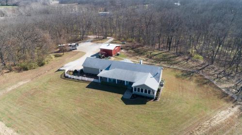 99 Chantilly Rd, Winfield, MO 63389-3603