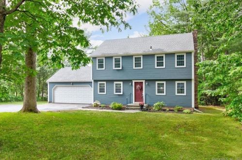 639 Oakwood Dr, Glastonbury, CT 06033-2439
