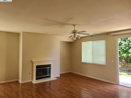 4651 Whirlaway Ln, Tracy, CA 95377-8306