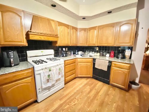 404 Adeline St, Trenton, NJ 08611-2514