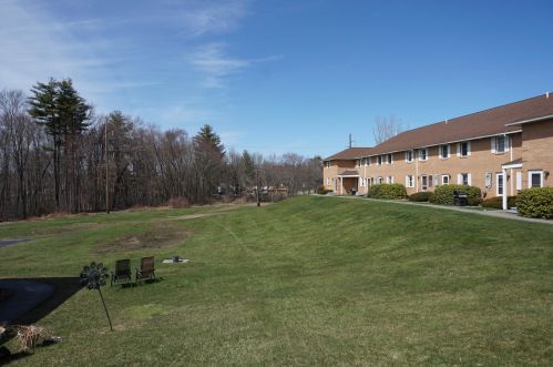 709 Elmwood Dr, Hudson NH  03051-3245 exterior