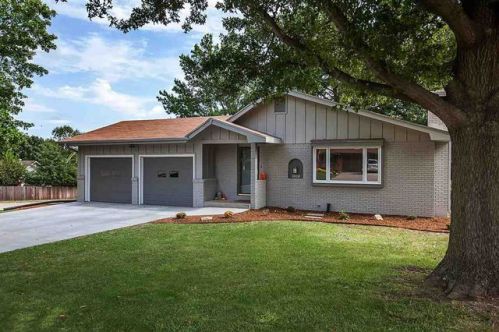 2020 Deerfield Sq, Manhattan, KS 66503-2110
