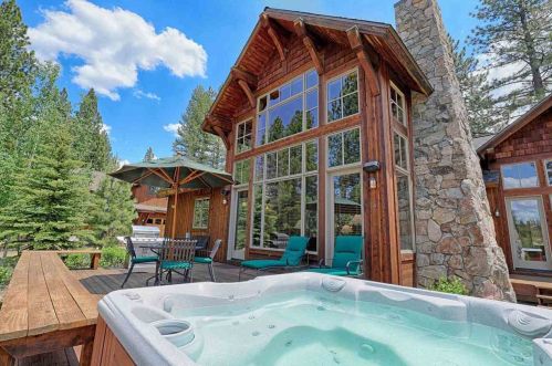 12175 Lookout Loop, Truckee CA  96161-4528 exterior