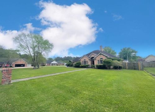 8901 Vireo St, Orange, TX 77630-8884