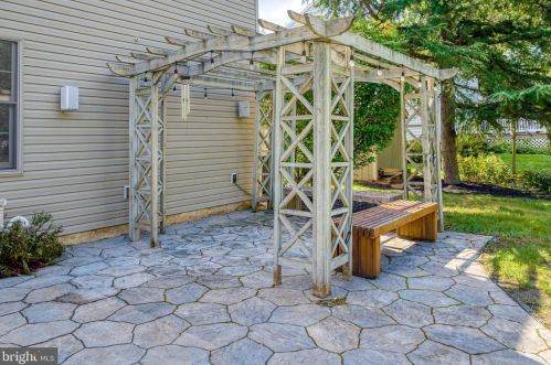 1827 Krystle Dr, Lancaster PA  17602-4149 exterior