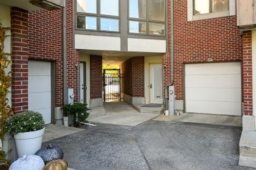 10 Division St, Oak Park, IL 60302-1425